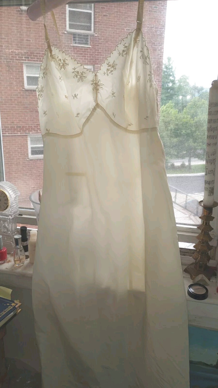 Vintage American Maid Embroidery Ivory Taffeta 50’s Full Dress Slip Sz 36 USA