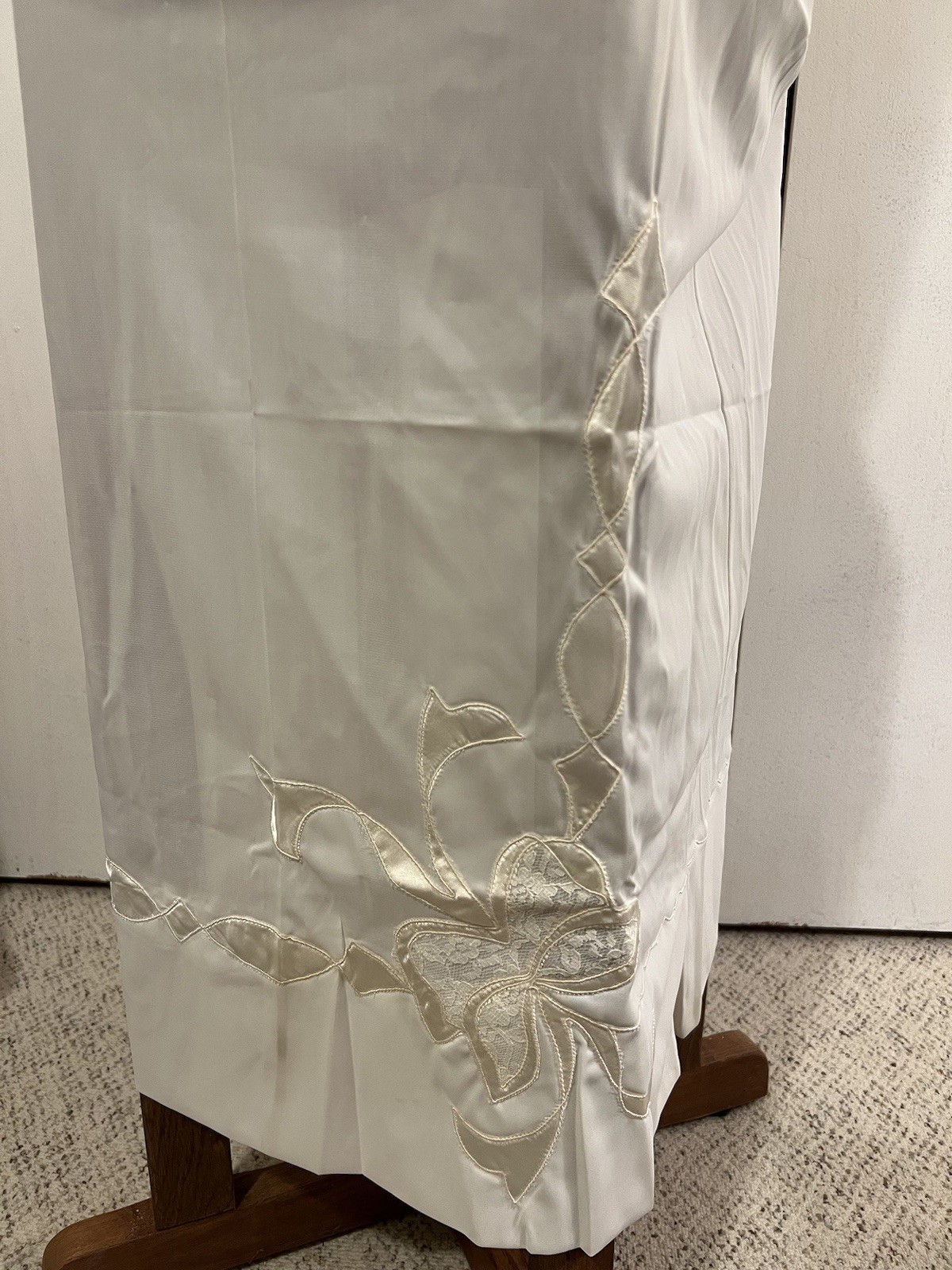 Vintage Ro Jene Lingerie White Embroidered Half Slip Size Small/medium See Photo