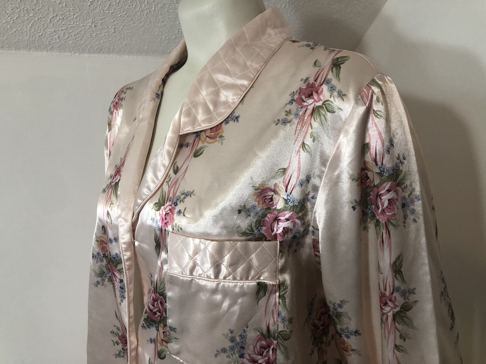 Rosas Closet Medium Nightgown Pink Floral Satin Button Front Quilted Accent