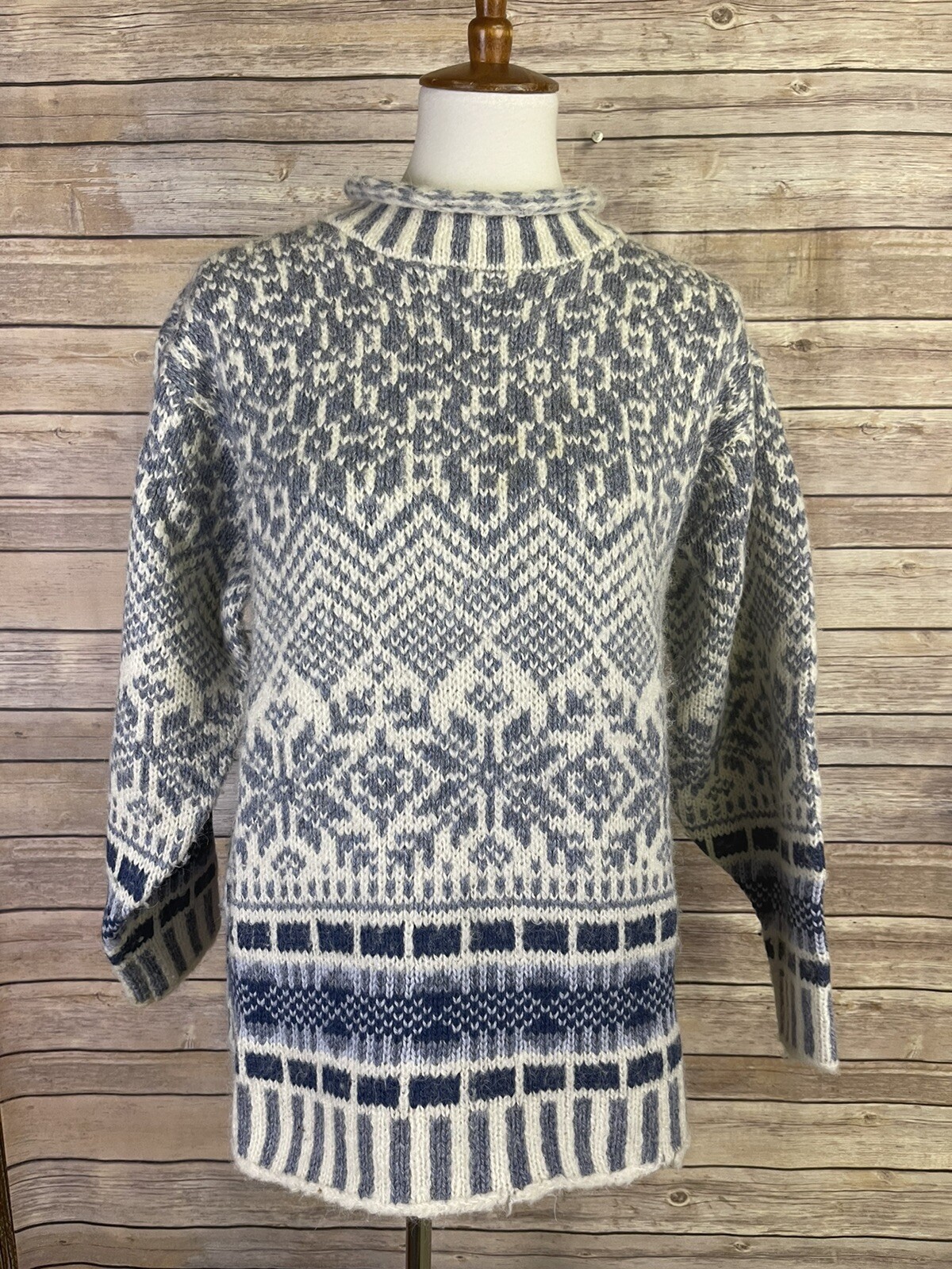 Vintage Woolrich Medium Mock Turtleneck Wool Alpaca Snowflake Sweater Blue White