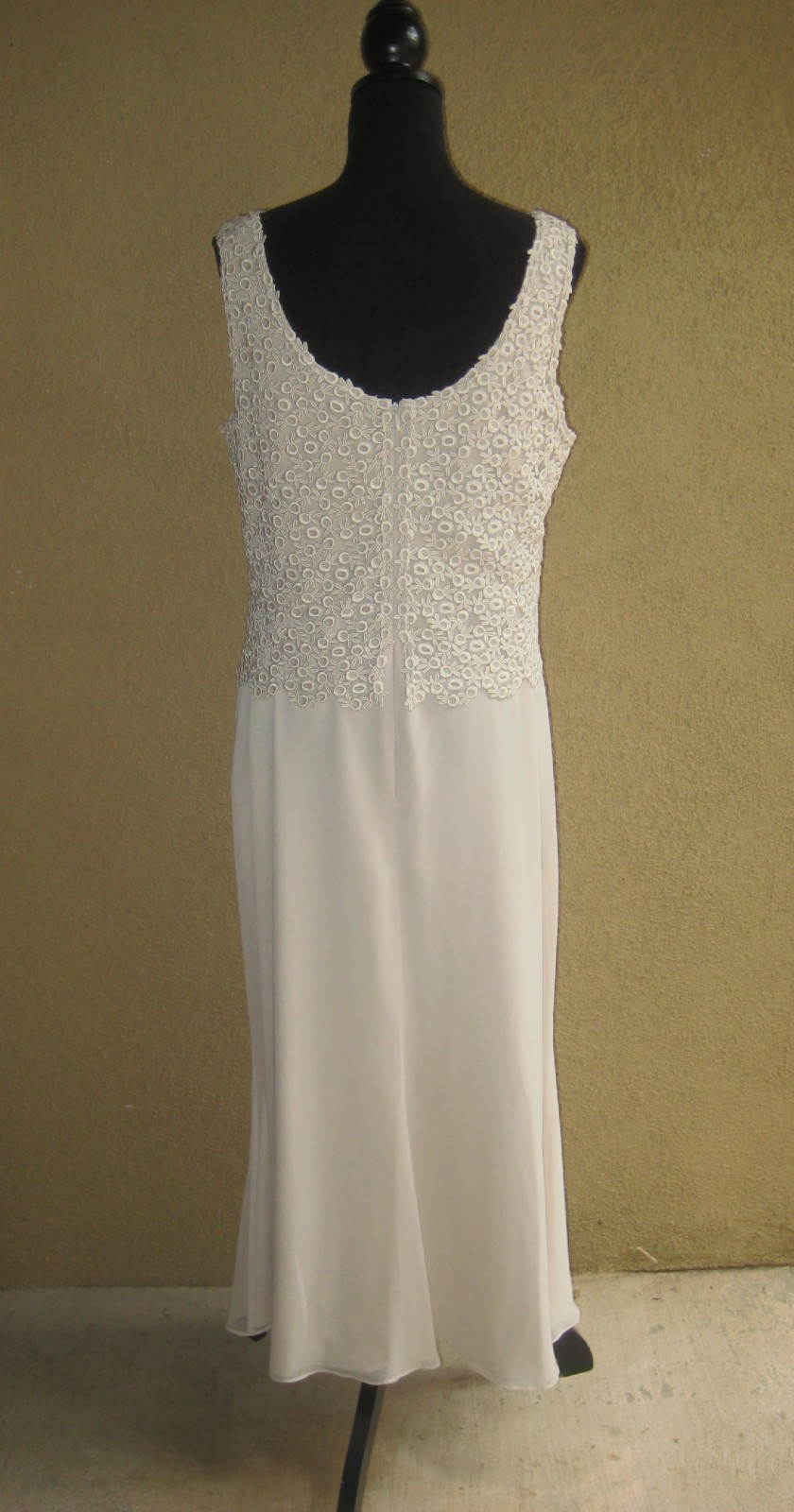 Vintage Daymor Couture C.Mercedes Ferreira beige embroider overlay long gown 12