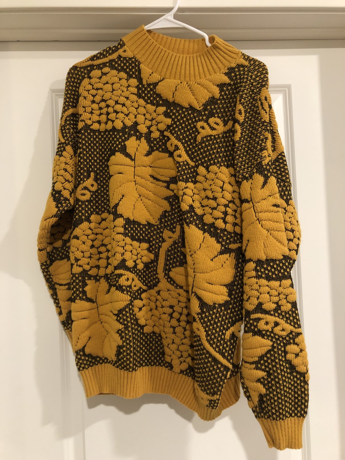 Zalerno Intl Sportswear 1980s Vintage Pullover Sweater – Yellow Leaf Pattern