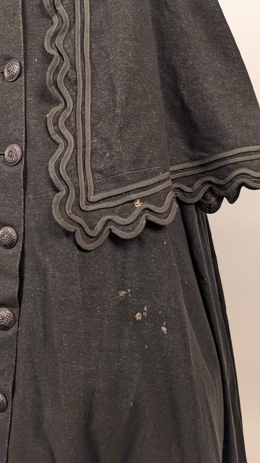 MID 19TH C BLACK & GRAY FLECKED WOOL 2 PC CLOAK W GUTTA PERCHA BUTTONS