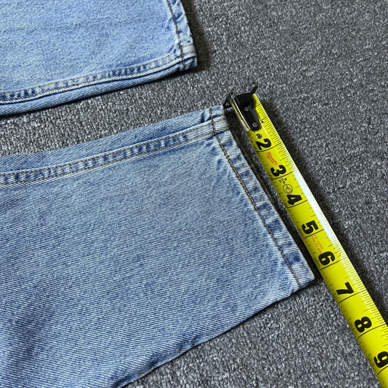 Vintage Levi’s 551 Relaxed Fit Tapered Leg Jeans 10 MED Light Wash Denim 90s USA