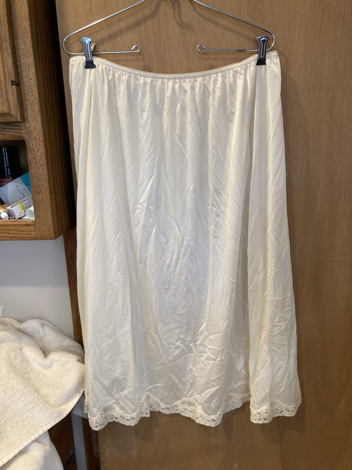 Vintage Mel-Lin 1/2 Slip Ivory Lace Hem 26/28 Waist 32/42 Length 32”