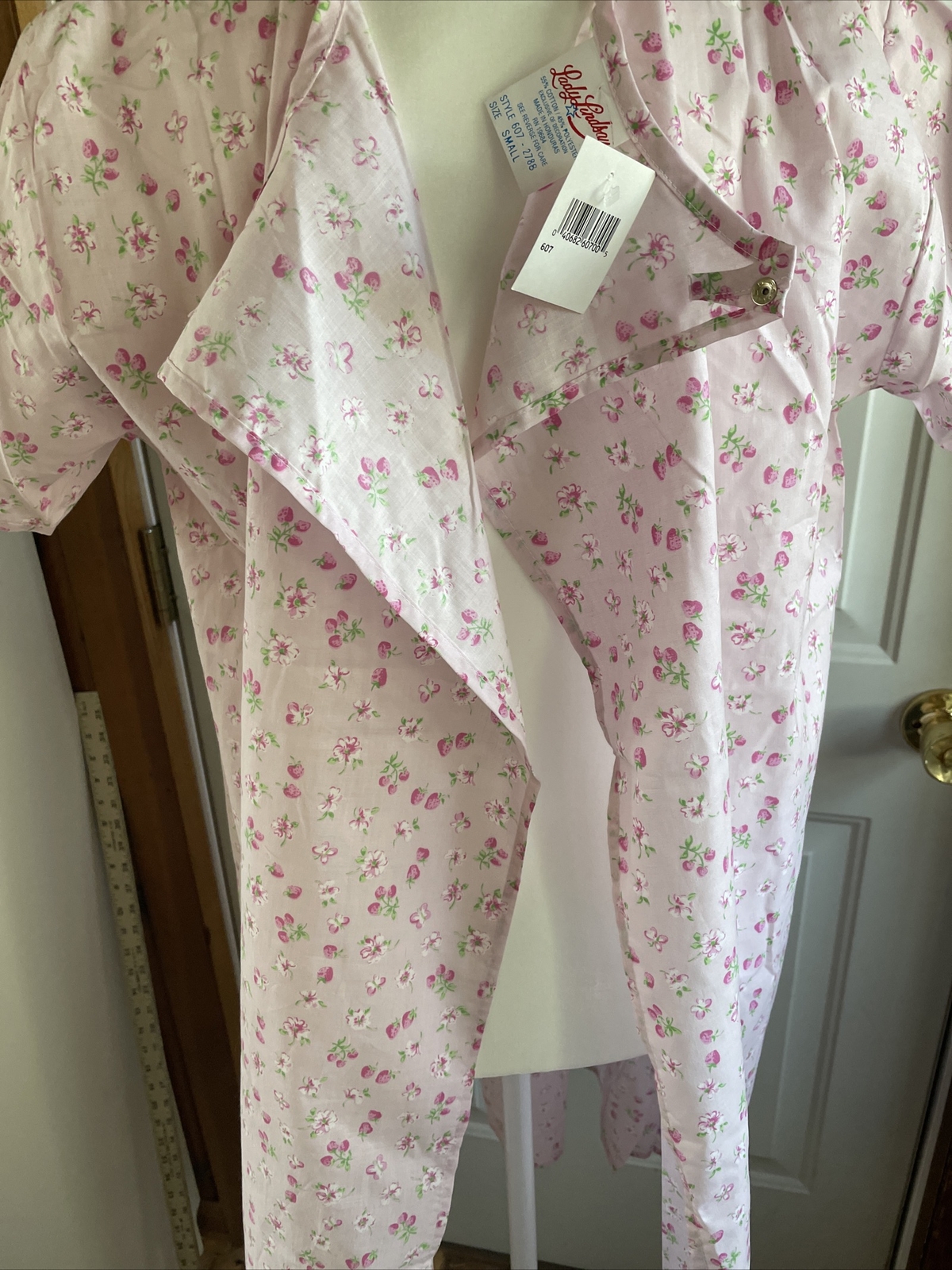 NWT Lady Lindsay Women’s Small Floral Hospital Gown Snap Open Back Dress Pink 2
