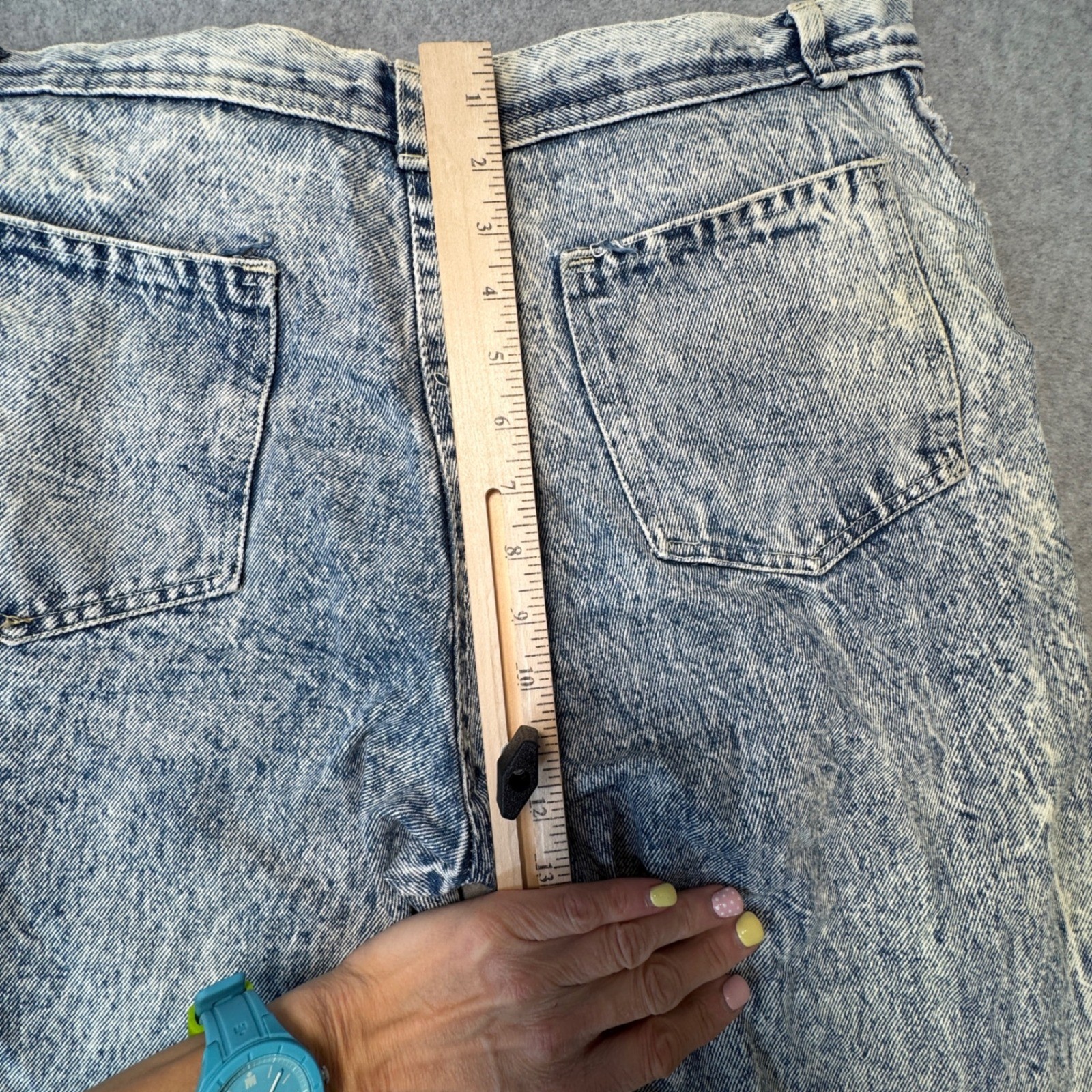 Vintage 80s Acid Wash High Waist Mom Jeans Straight Leg Grunge USA Size 12 to 14