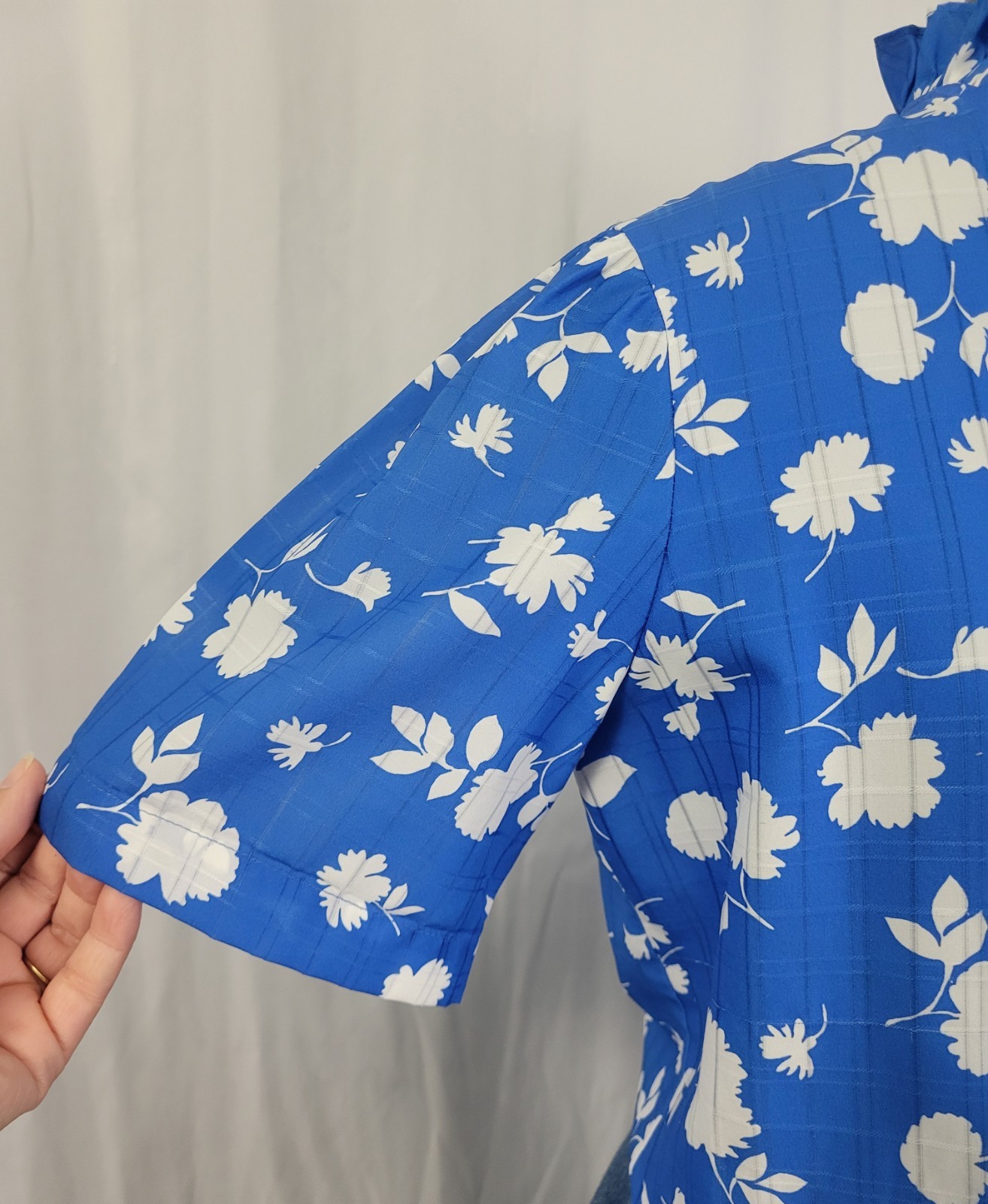 Vtg Jonquil Blue S/S Blouse w White Florals & Ruffled Collar/Button Down Size 12