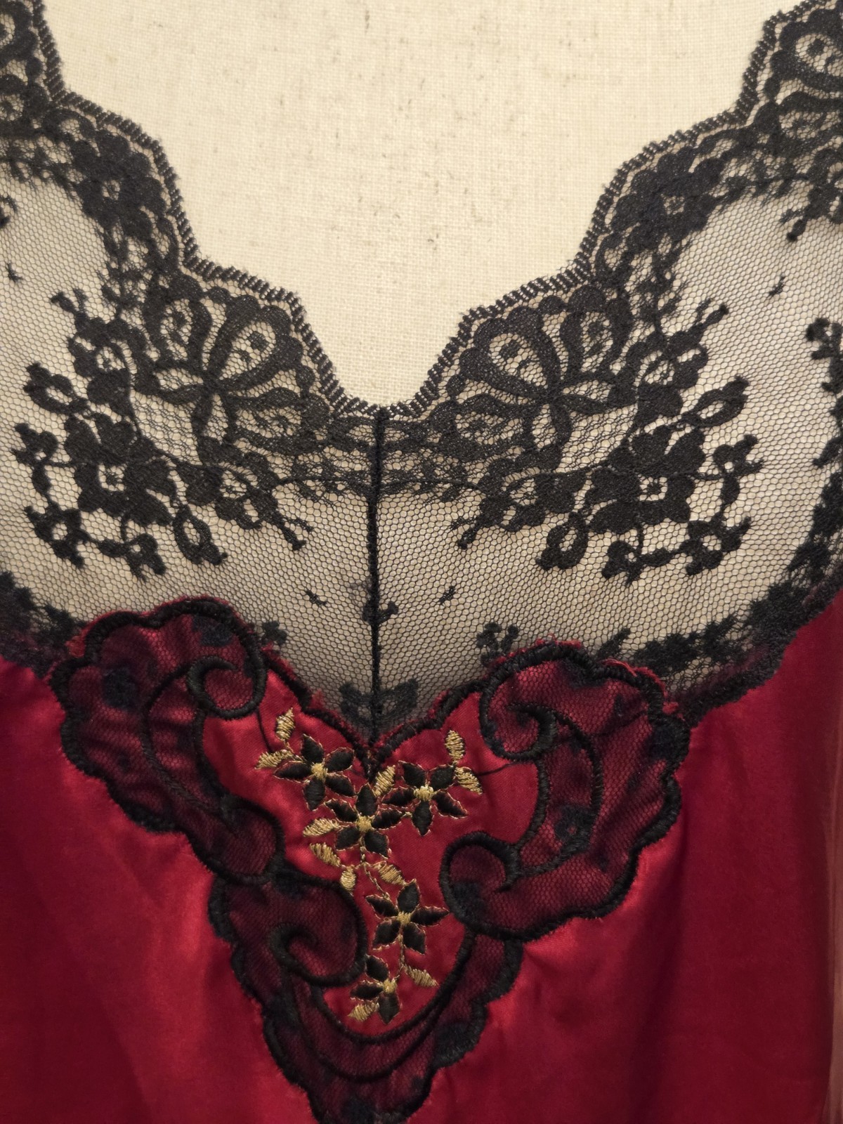 Sz Lg VTG VANITY FAIR Red w Blk Lace Polyester Full-length Backless Lingerie EUC