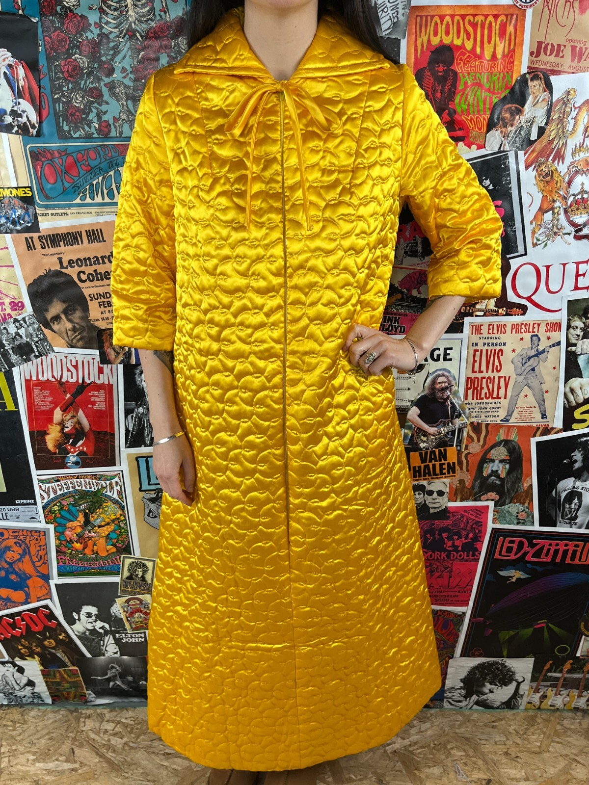 VTG 60s Yellow Quilted Gaymode Penneys Loungewear Robe Boudoir XS/S Deadstock