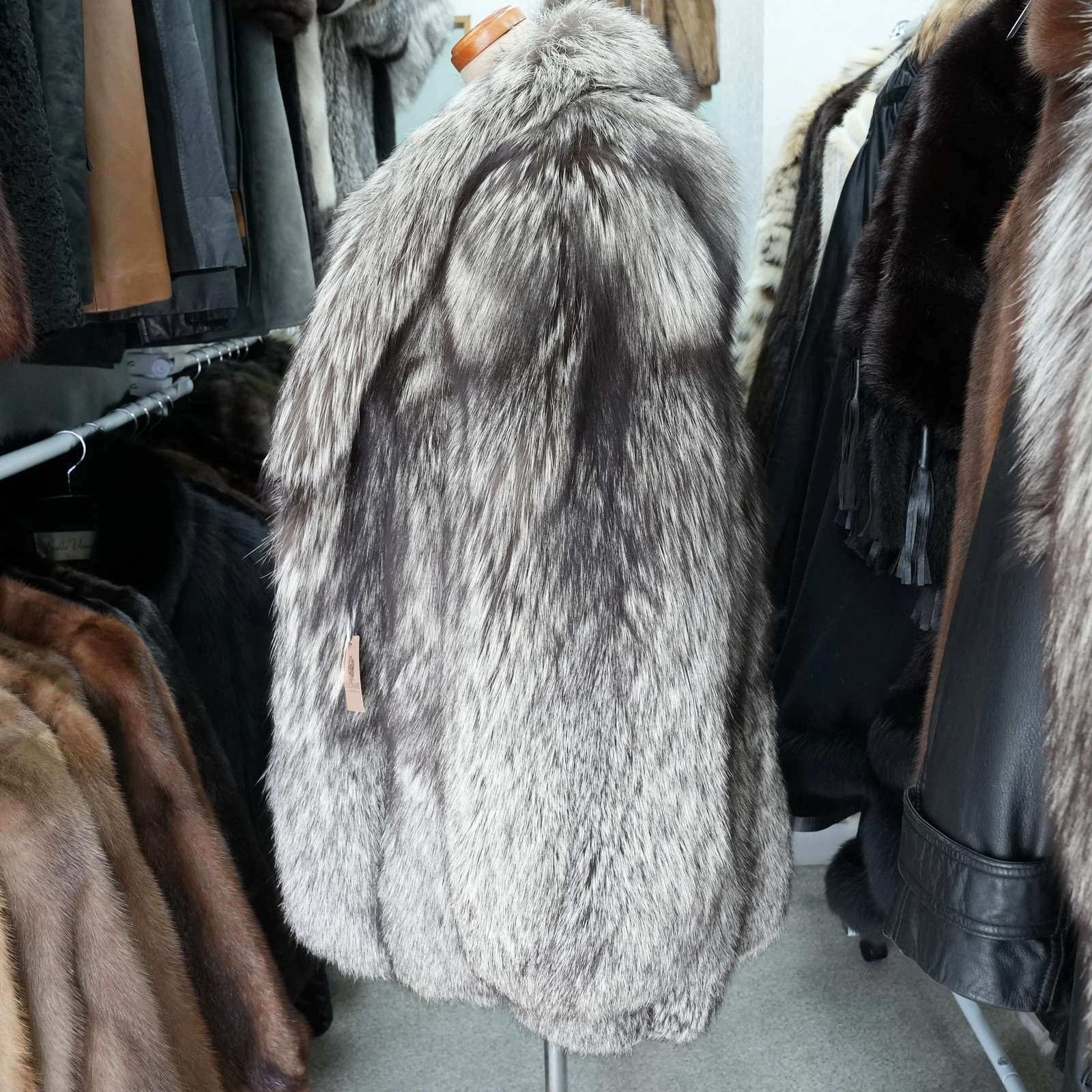 SAGA ROYAL FOX Silver Fox Coat – Genuine Vintage Fur From Japan