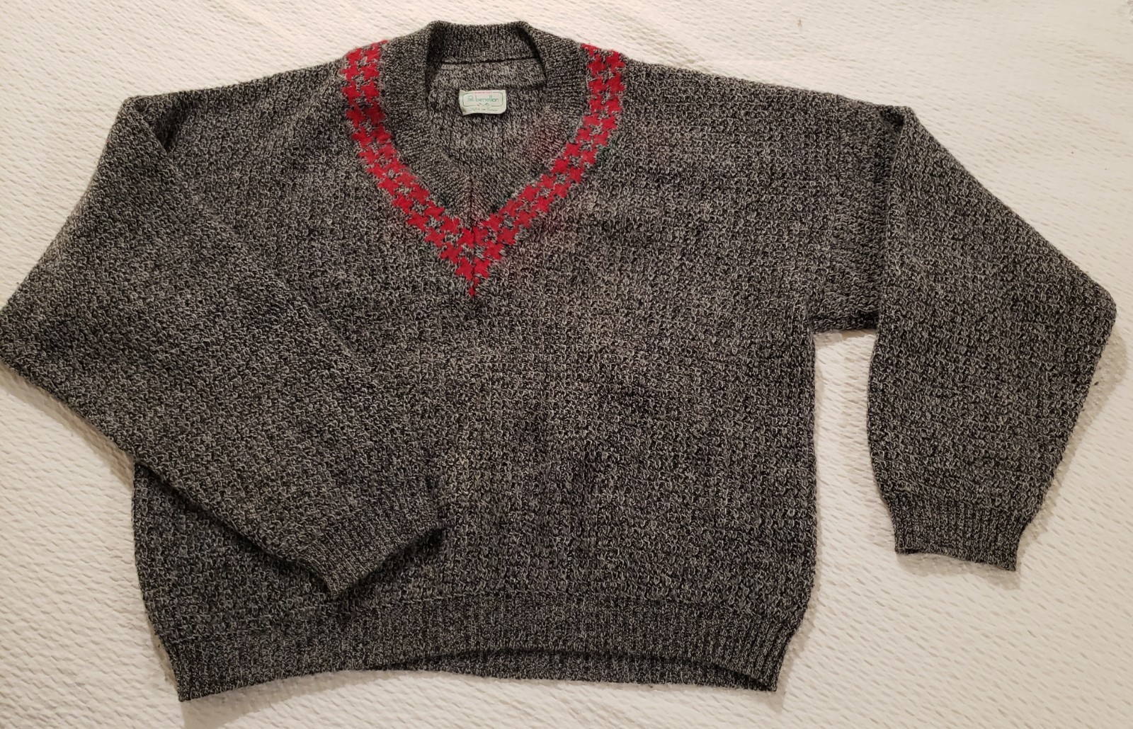 VINTAGE Ladies BENETTON Gray V-neck Pullover Sweater, M