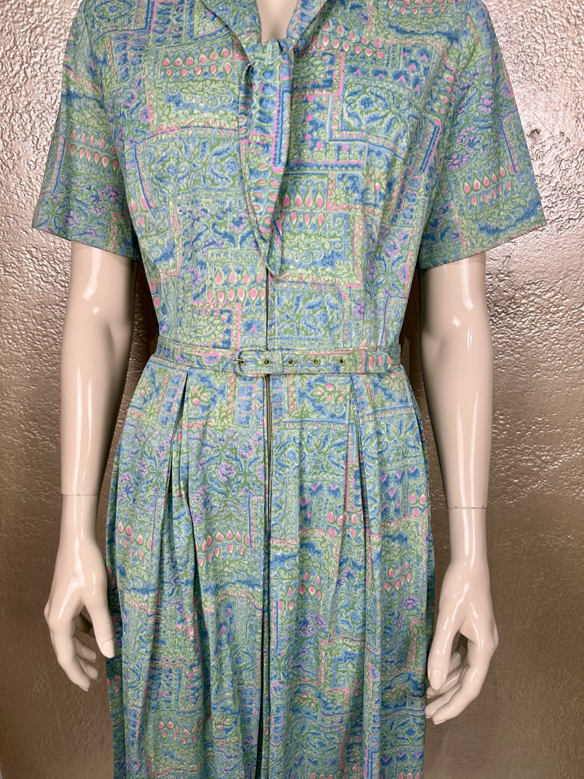 Vintage 1960s SHELTON STROLLER Blue Floral Day Dress M/L Short Sleeve Zip-up
