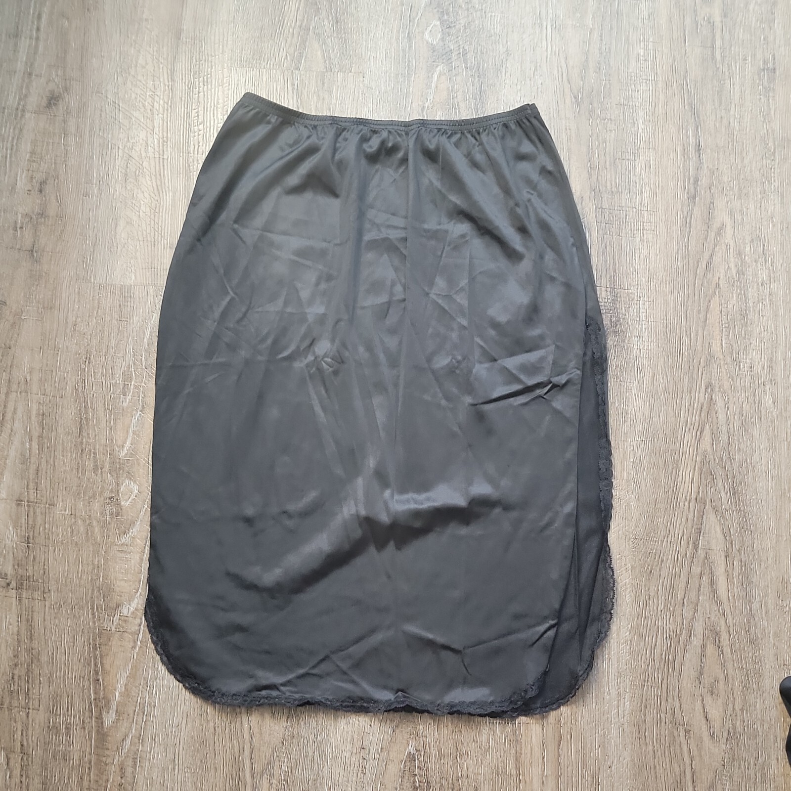 Vanity Fair Vintage Skirt Slip ~ Sz M ~ Black ~ Below Knee ~ Elastic Waist