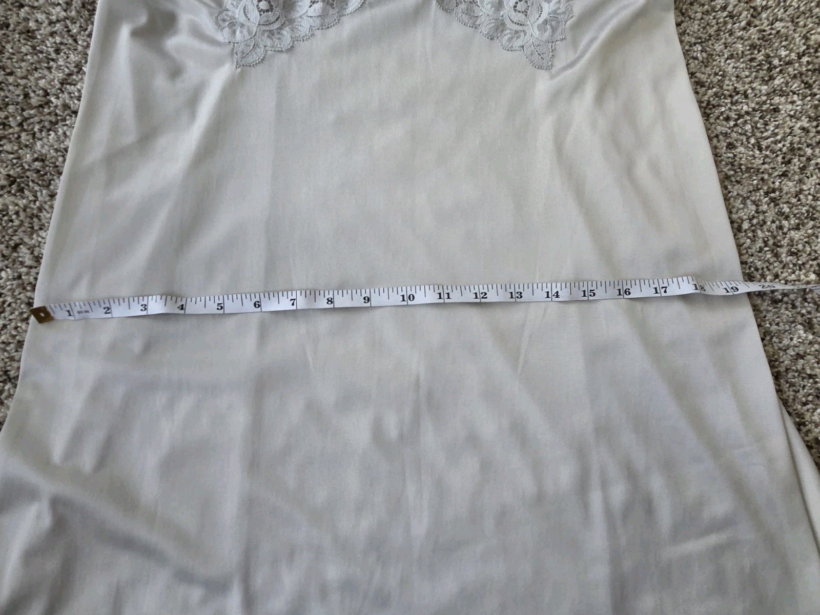 Vintage Vanity Fair Size 40 L Full Slip Dress Light Silver Gray Pink Lace Antron