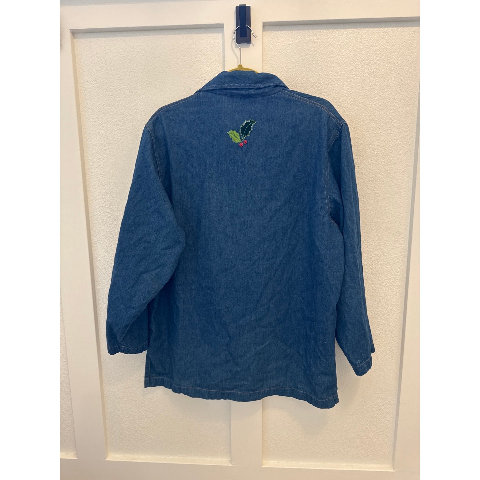 90s Vintage cottage core/grandma core Holiday Embroidered Denim Button Down