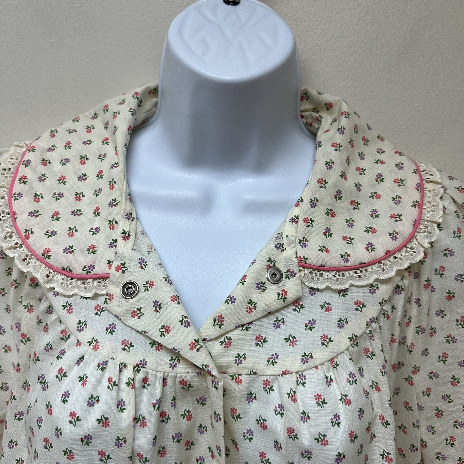 Vintage Dainty Floral Cotton Lace House Dress Nightgown Snap Button Front M