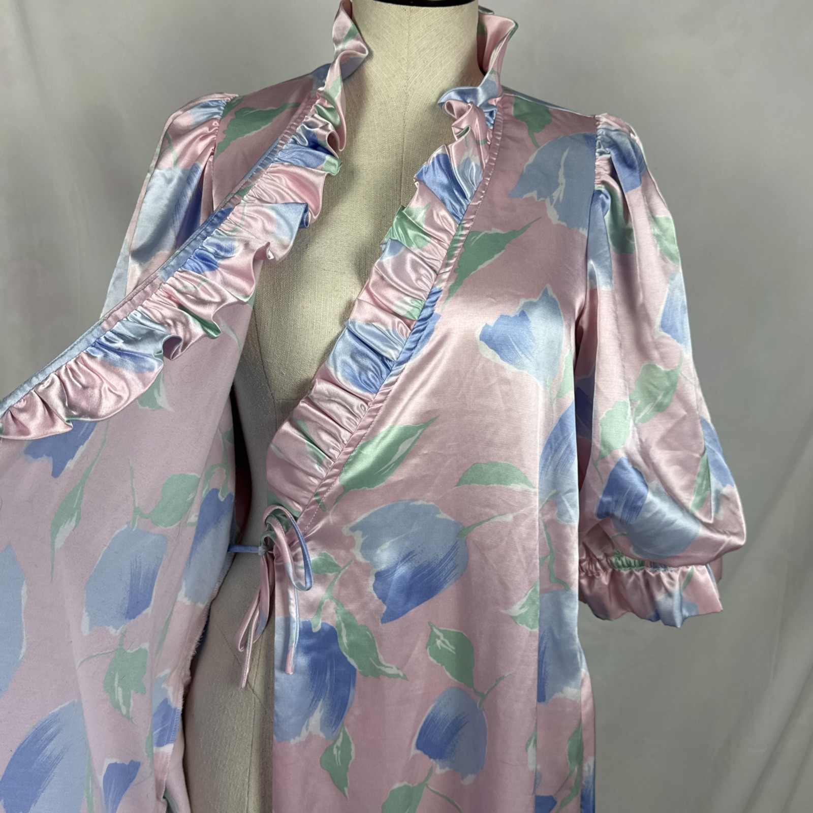 VINTAGE 1980’s B by Barad SMALL Satin Floral Robe +Belt – Golden Girls FL Lounge