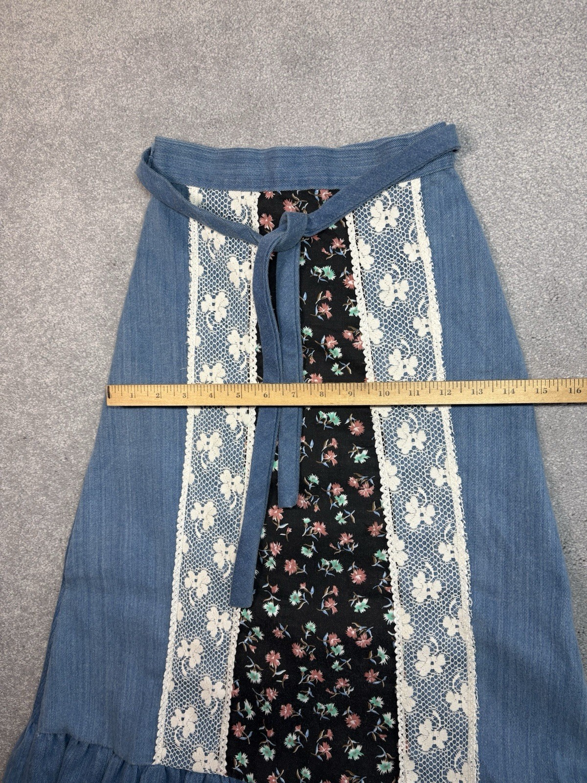 1970s Cottage Core Denim Lace Floral Jean Midi Skirt Women’s XXS Vintage