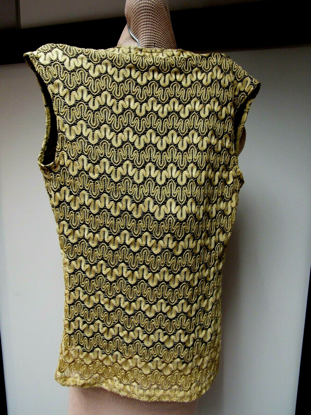 VTG BYER Stretch Knit Tank Top Empire Waist Sleeveless Open Lace Lined Gold M EU