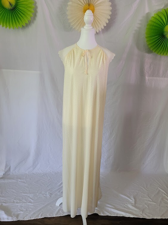 maidenform dreamwear nightgown, ivory, long, small, vintage
