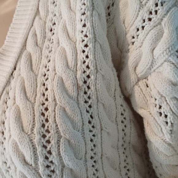 Christie & Jill vintage cableknit V-neck cream cardigan M