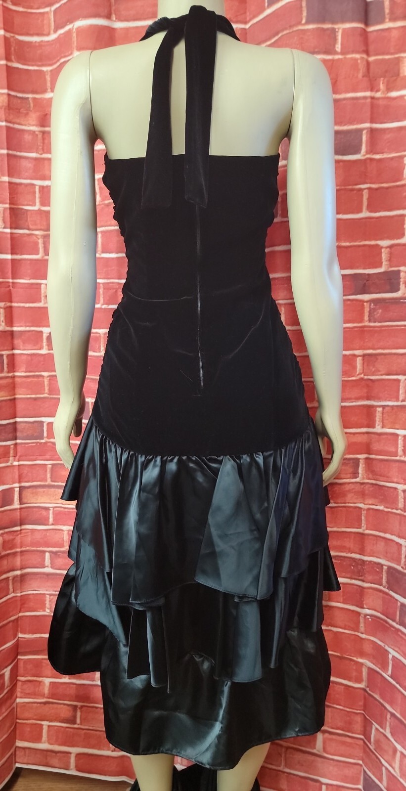 Vintage 80’s ILGWU ZUM ZUM Black Velvet/Satin Sequin Halter Party Dress 9/10 #11