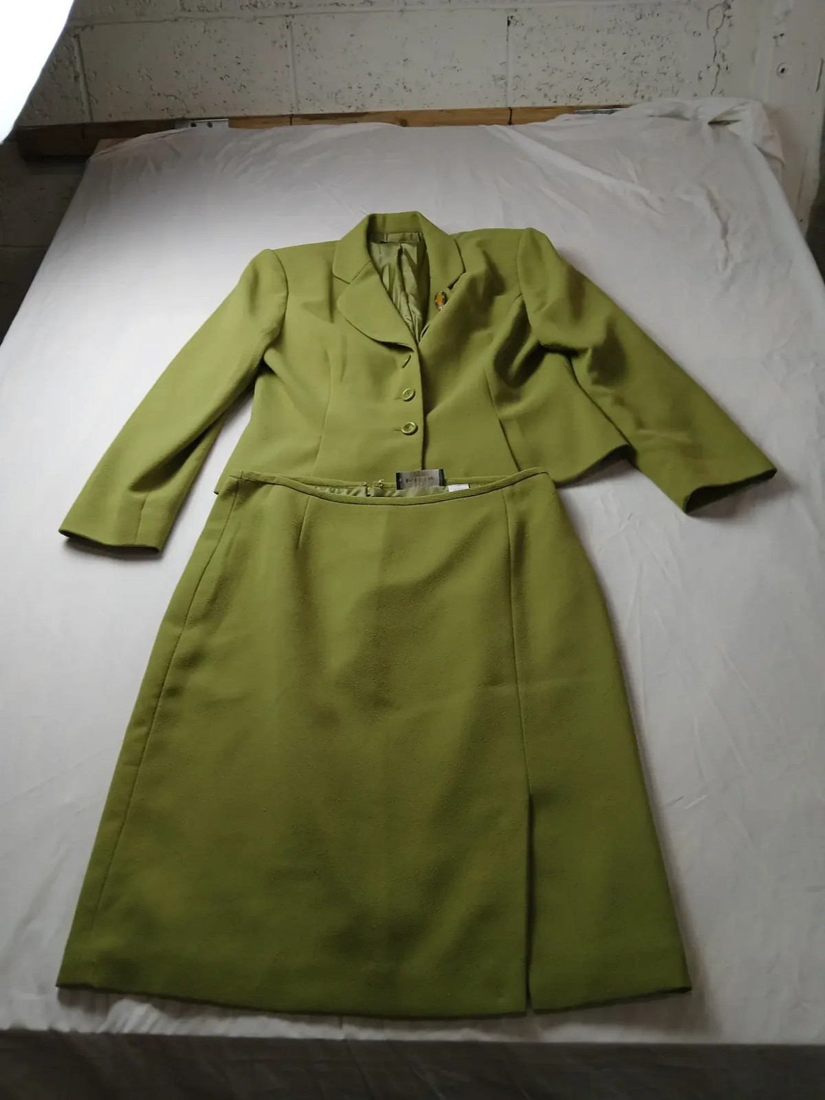 Vintage LIZ CLAIBORNE Women Skirt Suit Size 12P Olive Green Jacket Skirt