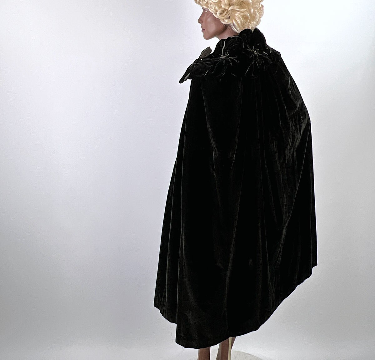 Vintage 20s Evening Cape Silver Lamé Flower Collar Women’s Silk Velvet Cocoon Co