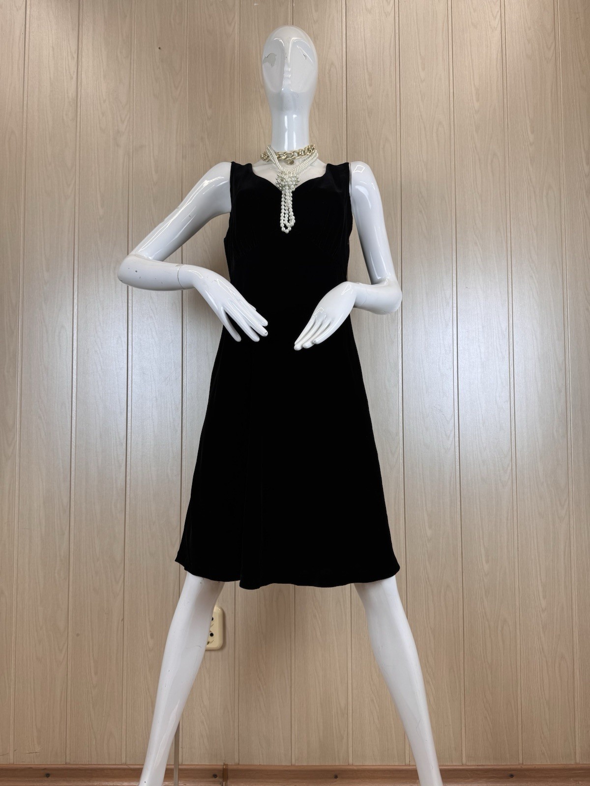 Vintage Laura Ashley Black Crushed Velvet Midi Dress Silk/Viscose UK12 US8