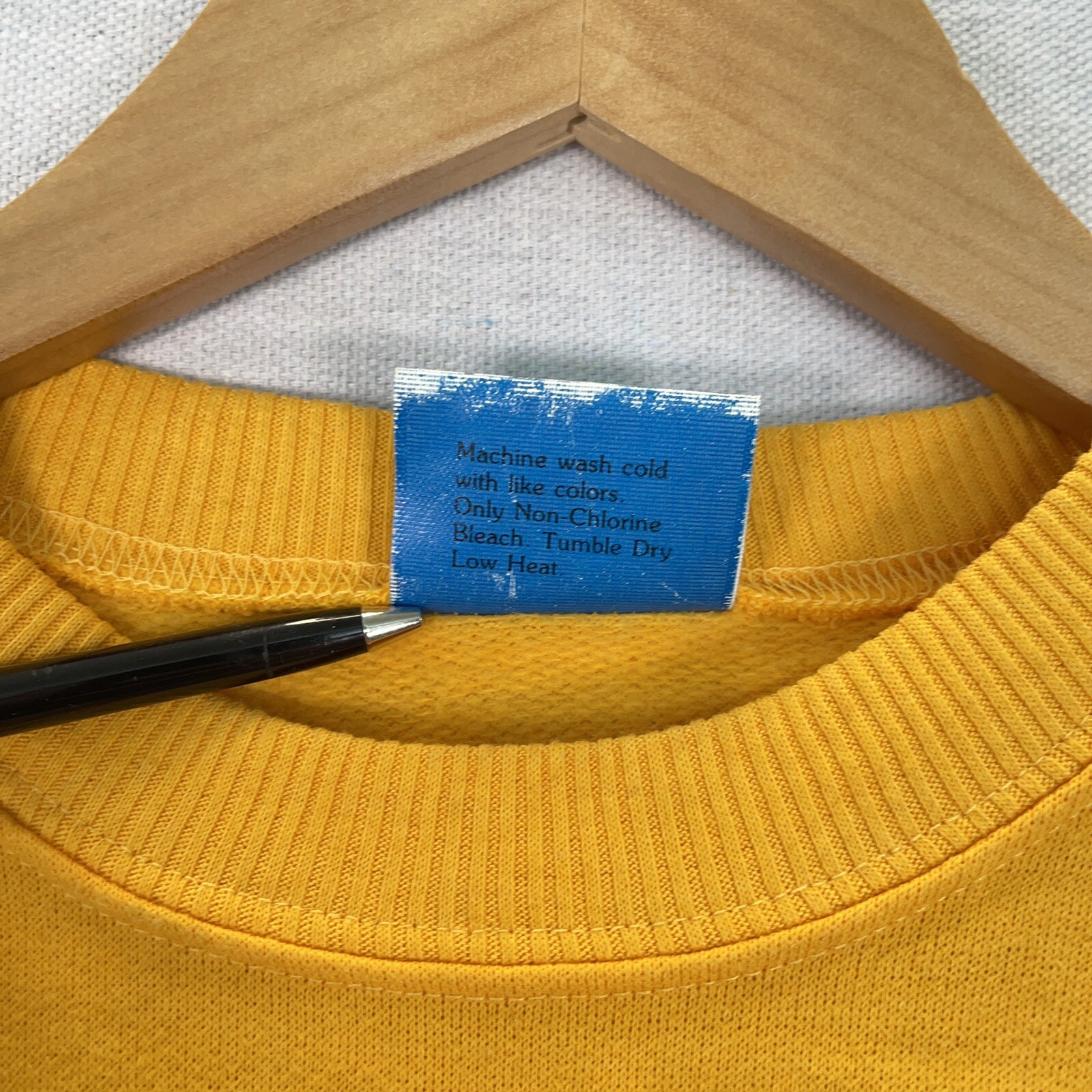 Vintage „Just Say No” Sweatshirt Size Small Yellow Sweater Made In USA