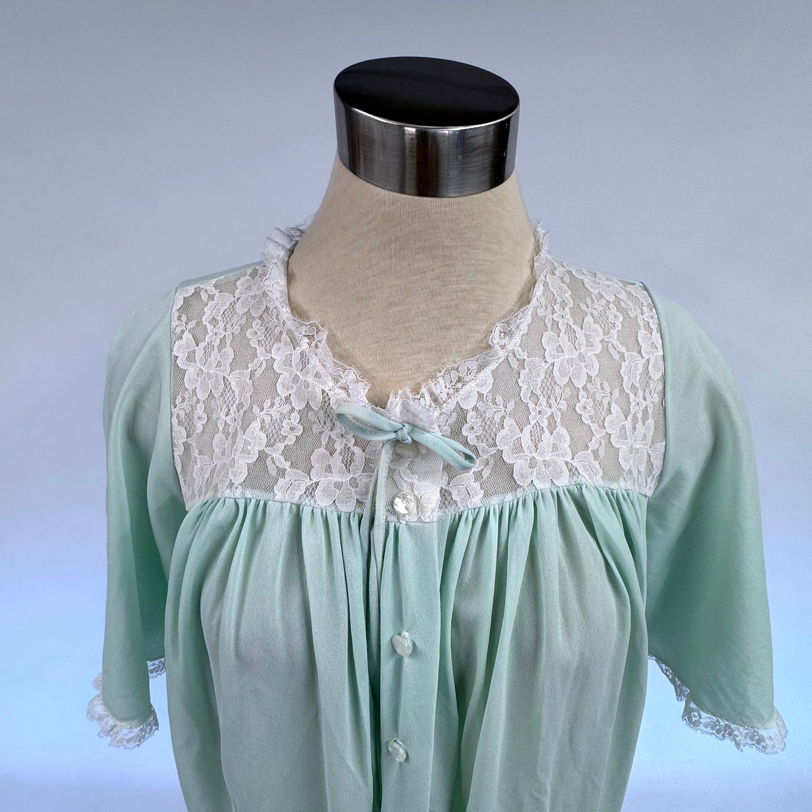 Dutchmaid Vintage 1960s Mint Green Lace Yoke Nylon Robe Size 15