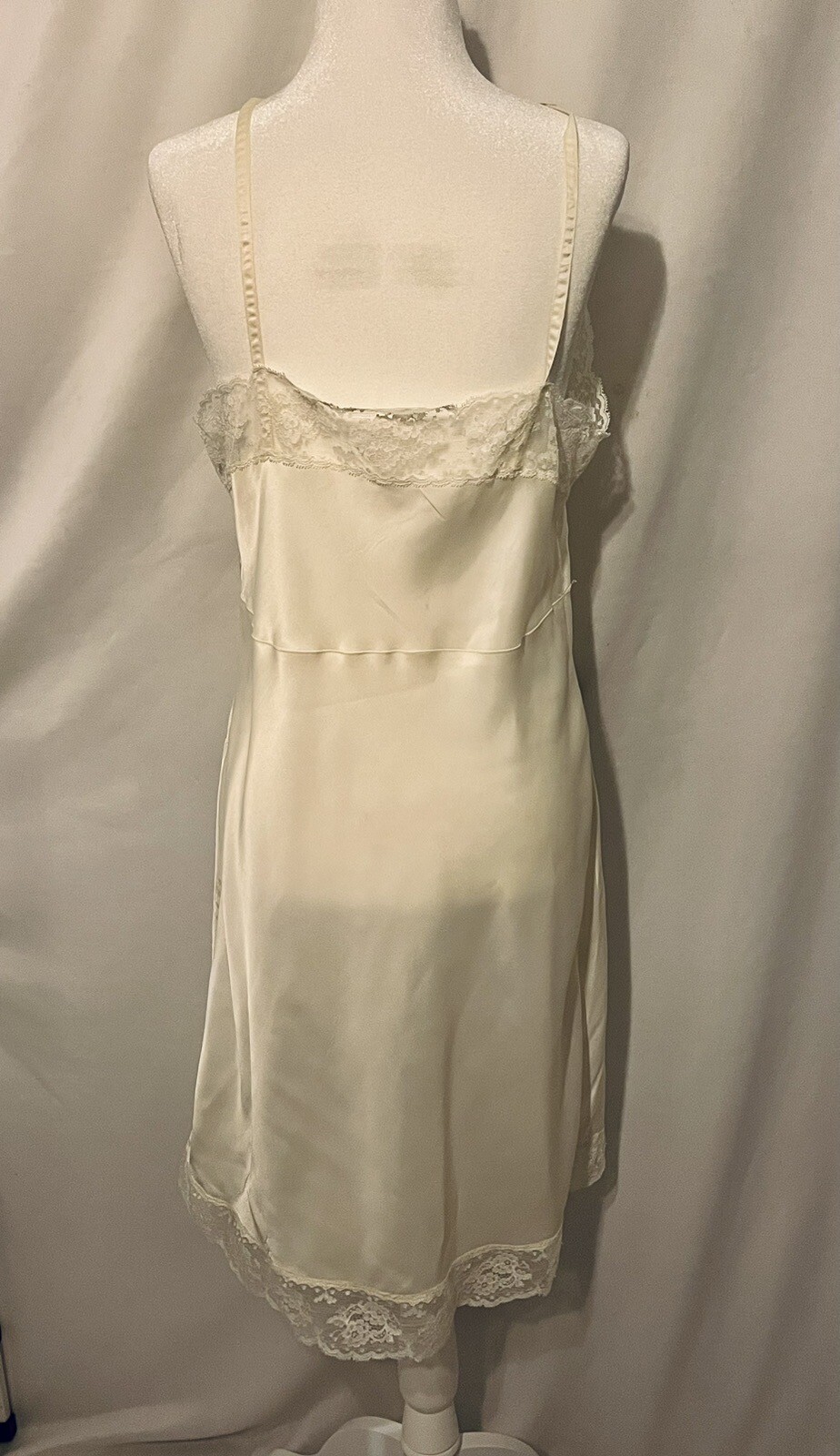 Vintage Bali Fischer Collection Nylon Silk Blend Ivory Lace Embroidered Slip 38