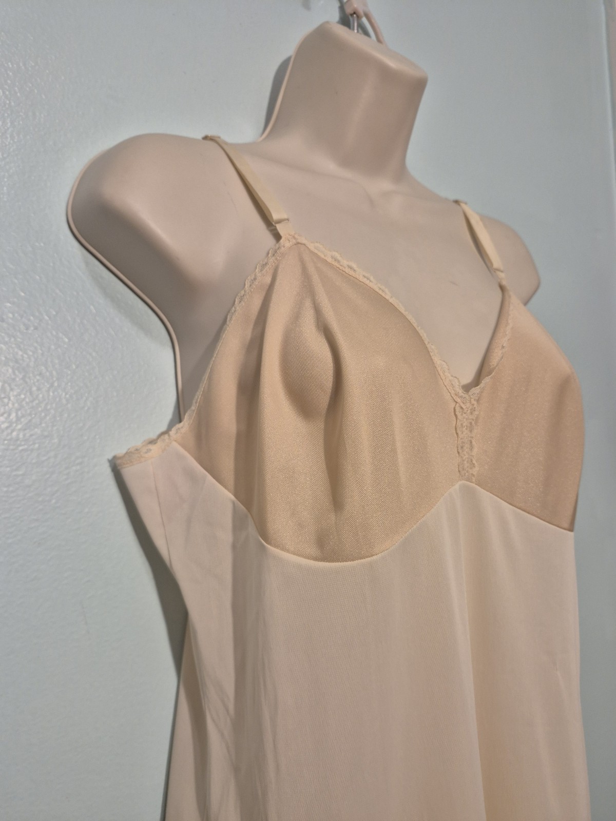 Vtg 70s Vanity Fair Full Slip Dress 38 L Beige Cream Lace Antron Nylon…