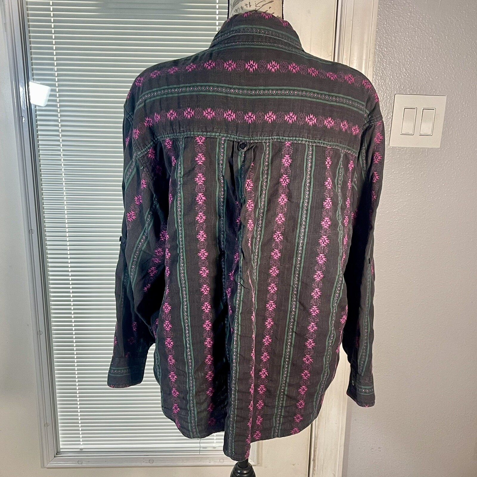 Futures Vtg 90’s Aztec Embroidered Distressed Worn Button Up Grunge Top Sz 1X