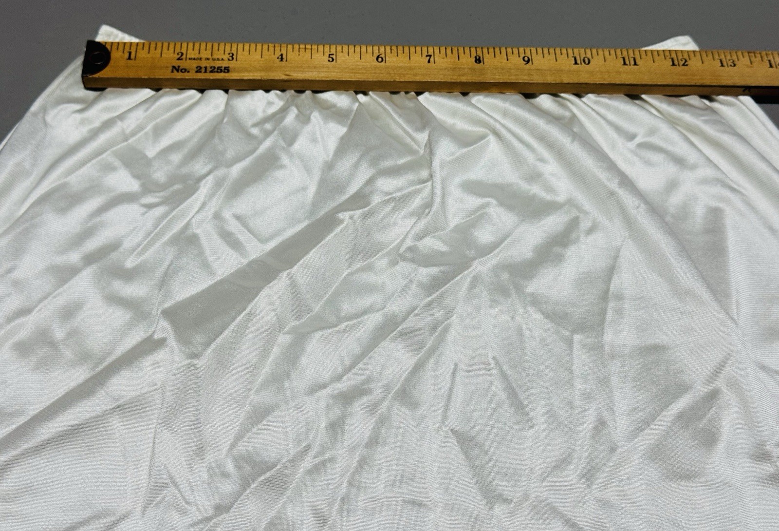 Vtg VASSARETTE Ivory HALF SLIP Medium SHINY Nylon Lace BOUDOIR Burlesque Sissy