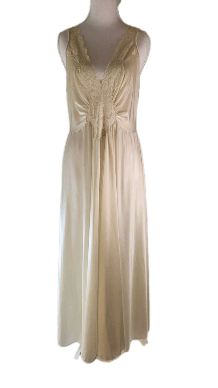 Olga Ivory Nightgown With Lace Detailing Romantic Feminine Women’s Size 2XL