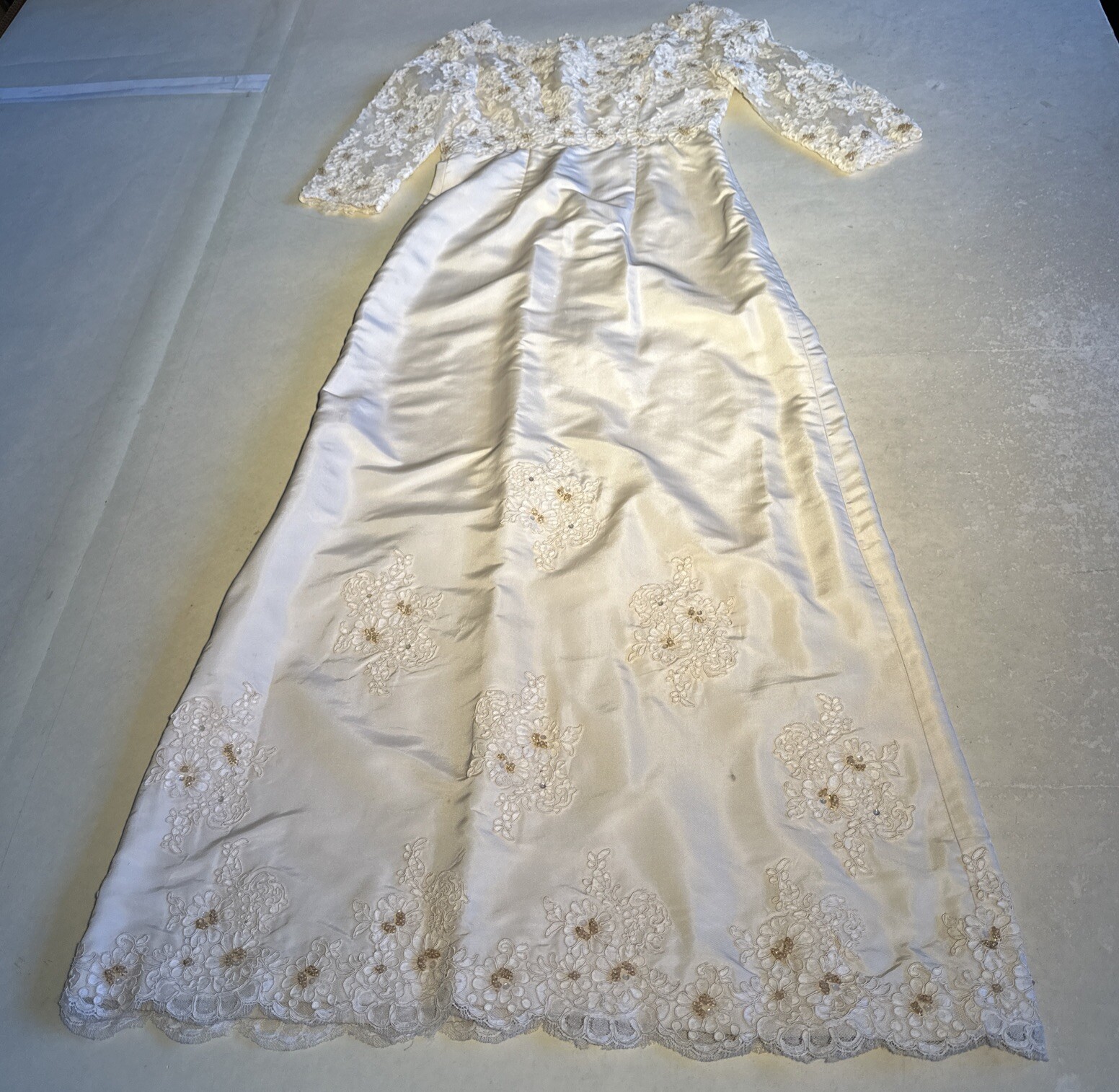 True Vintage Women’s Ivory Silk /Lace A/line Wedding Dress Sz XS Pre-owned