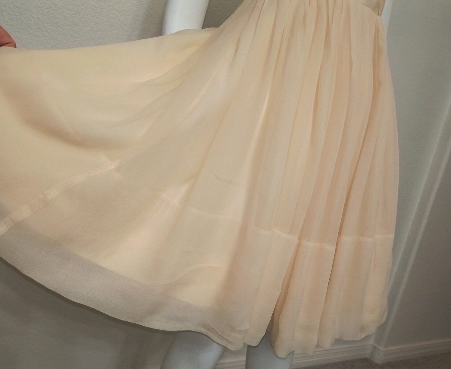 Vtg 1950s Ivory Pale Peach Chiffon V-Cut Neckline Cocktail Dress, Sz 4-6