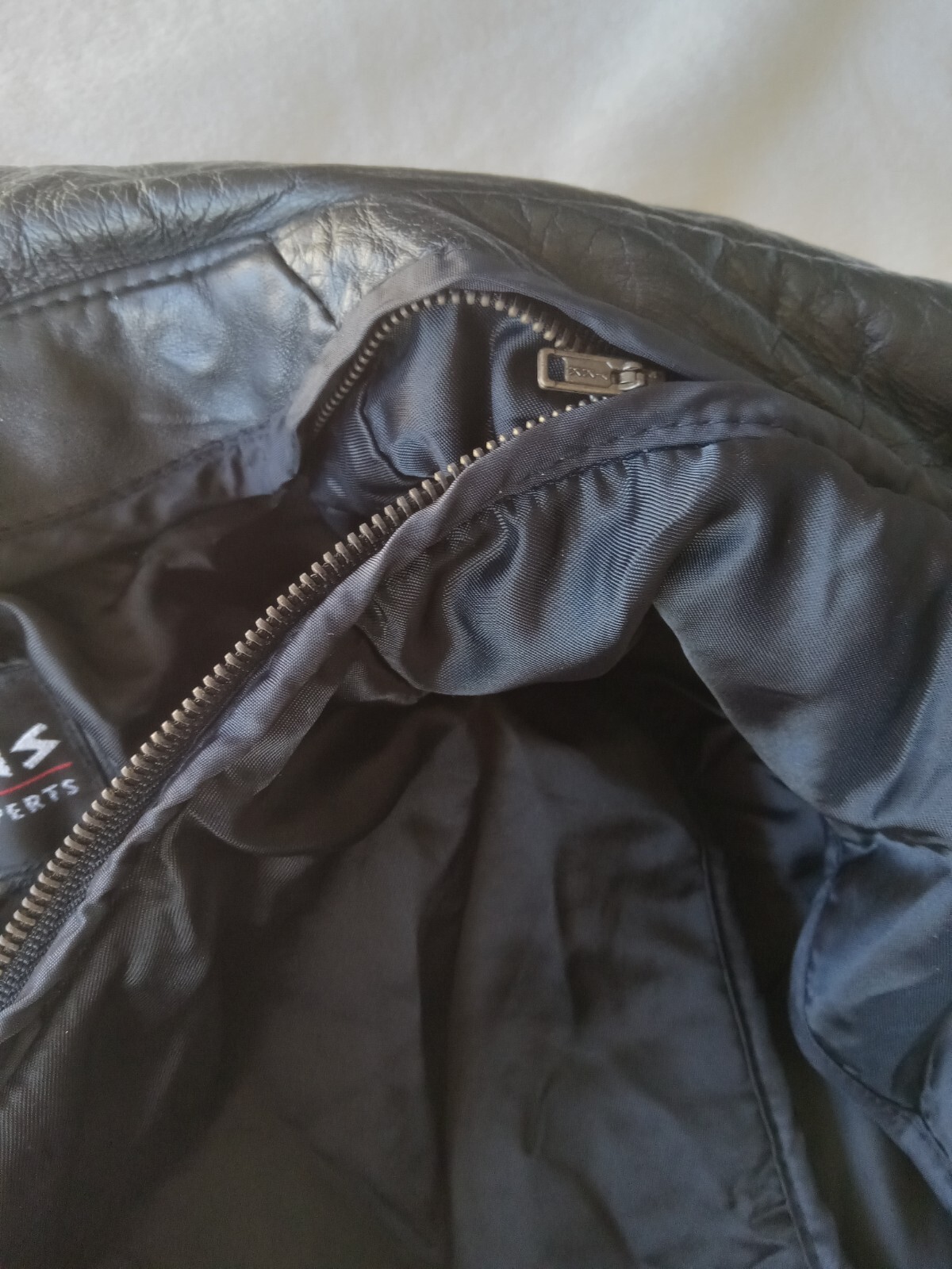Size M, Wilsons Thinsulate 3M Thermal Insulation Black Leather Jacket, Woman’s