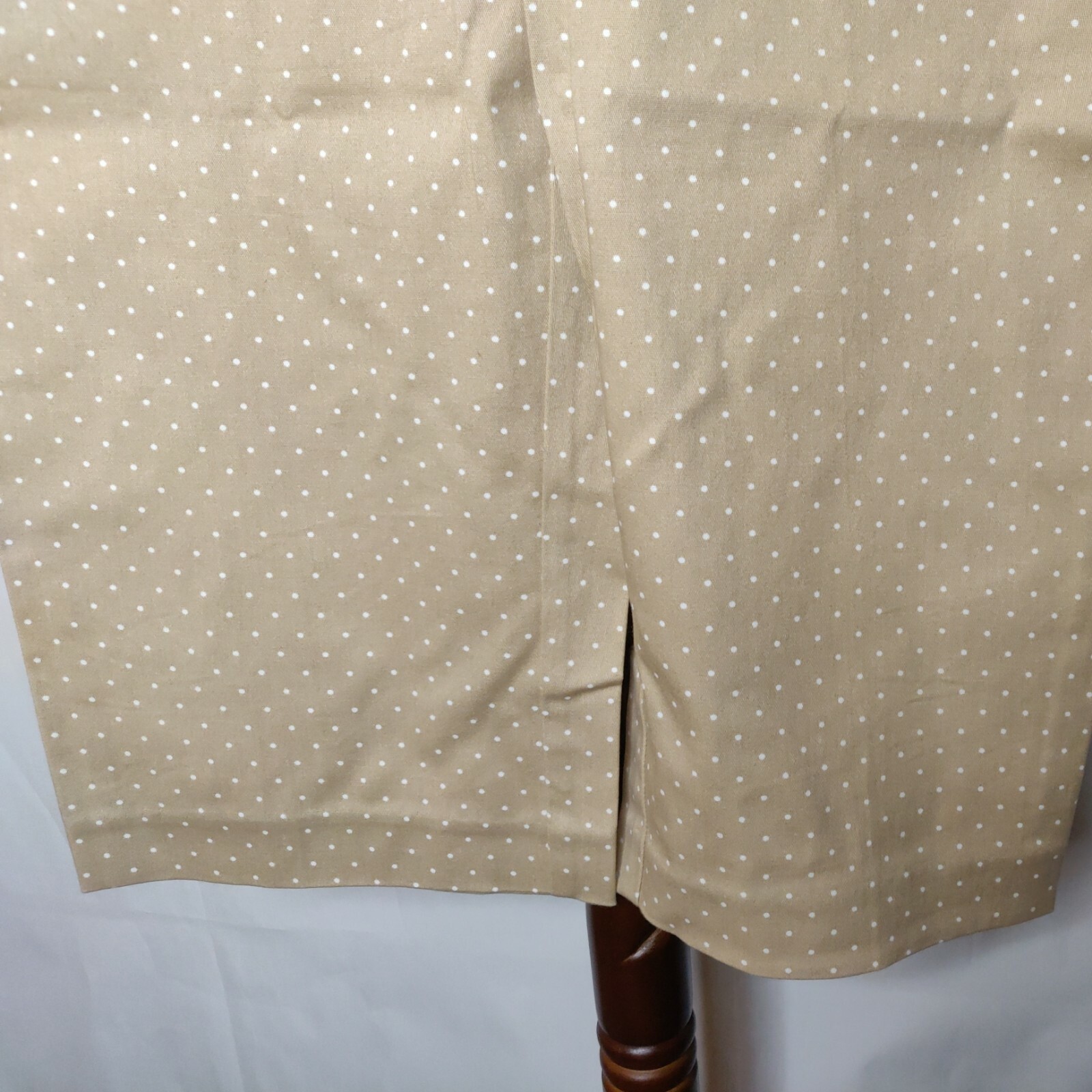 Briggs New York Vintage women’s 10 capri pants tan w white polka dots zip