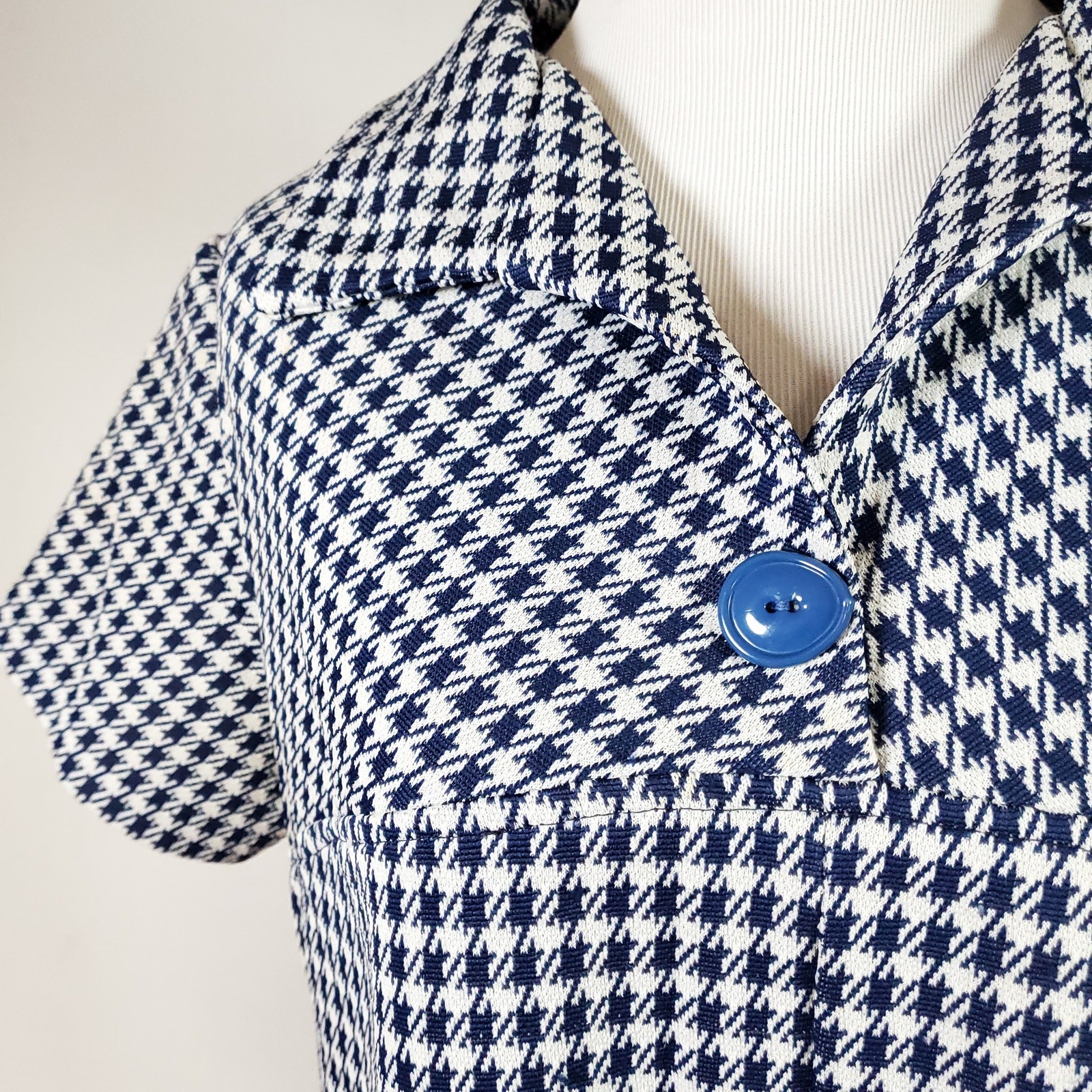 Vintage 1970s Retro BlueWhite Geometric Print Shift Shirt Dress Short Sleeve M