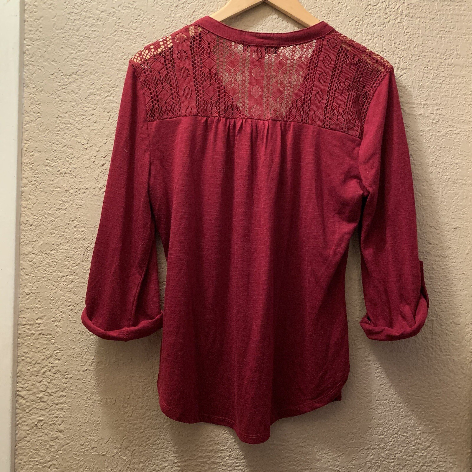 Absolutely Famous Burgandy Blouse Button Adjustable Sleeves Lace Detail Size M
