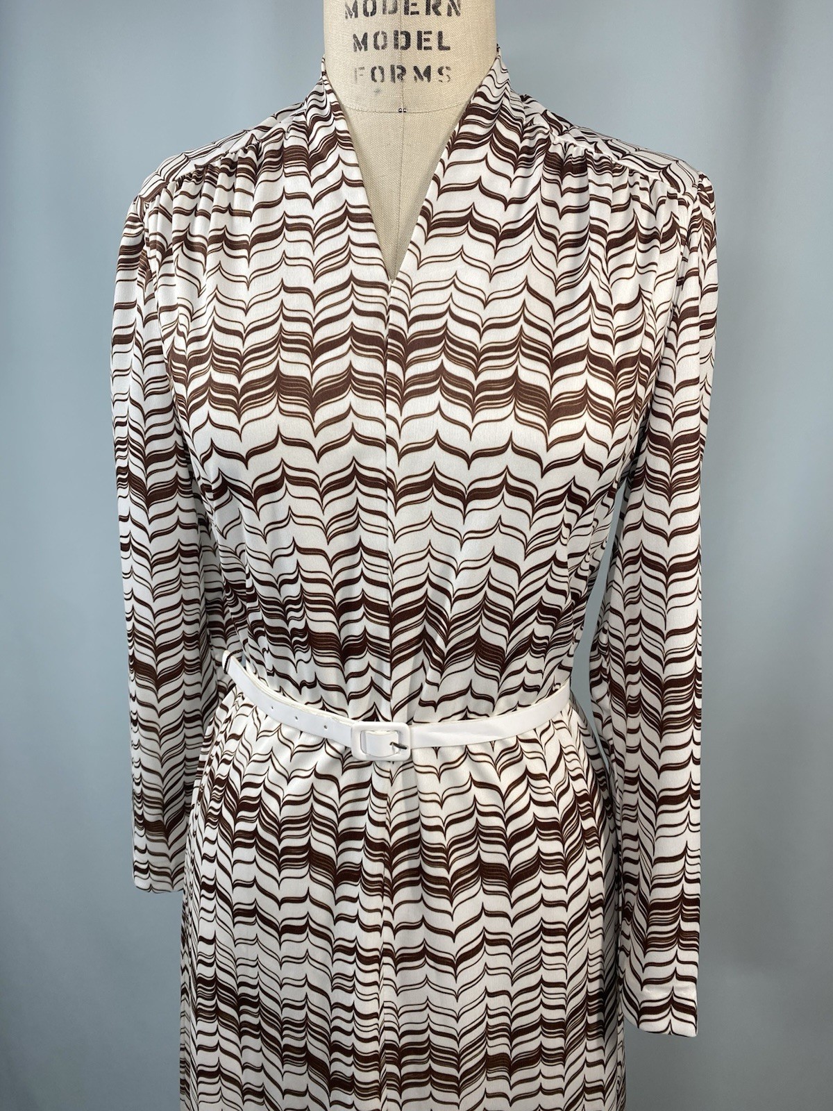 Vintage Dress SIZE MEDIUM 12 white brown zig zag NELLY DON 70s 80s modest