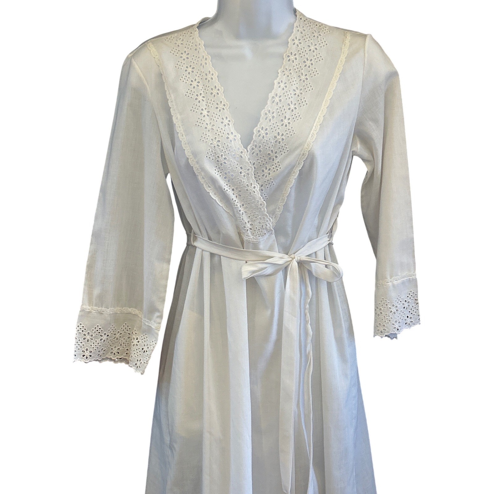 70s Deena Robe Dressing Gown Cottagecore Coquette White Eyelet Lace Style 1889