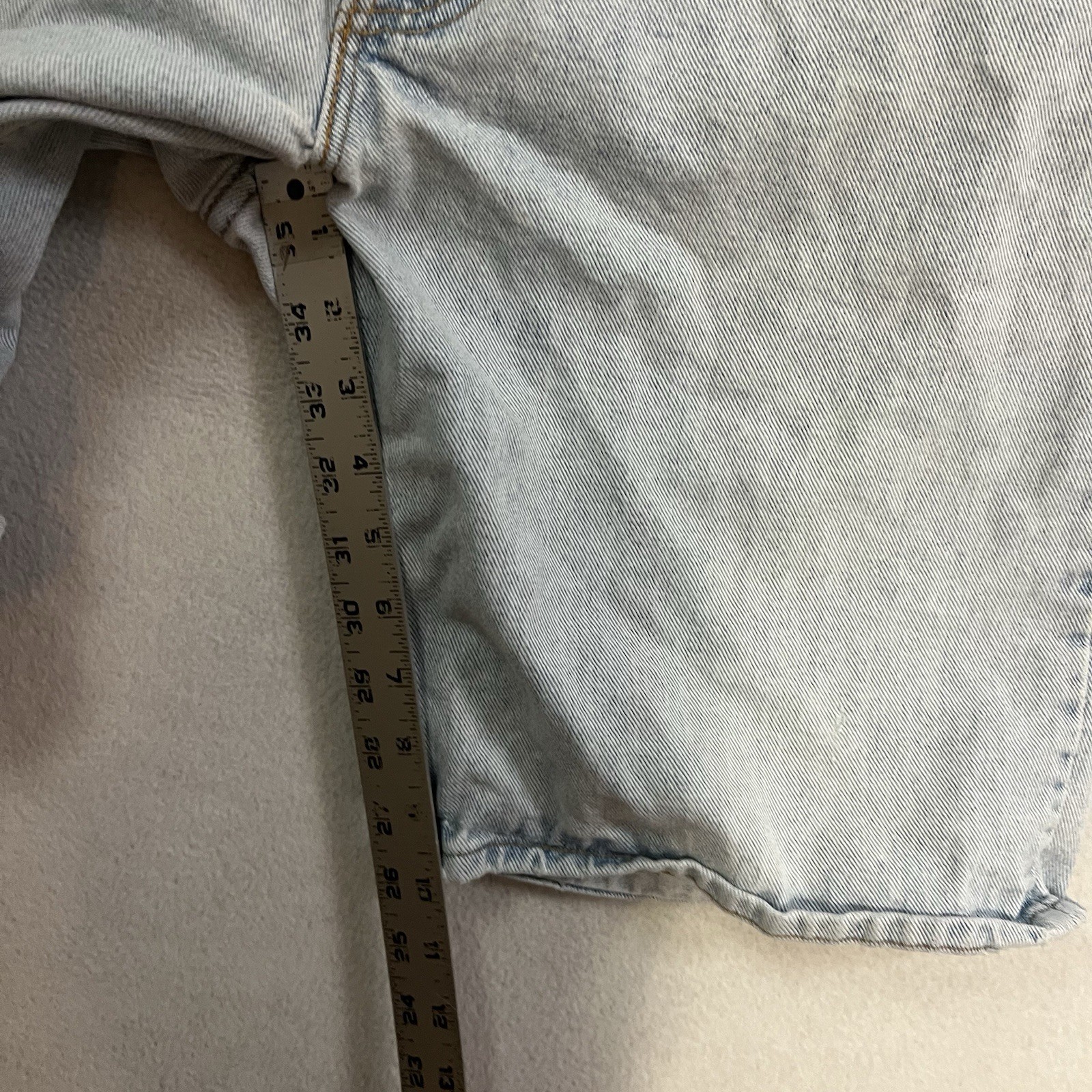 Vintage Levi’s 532 Denim Blue Jean Shorts Women’s Size 34 10” Inseam Light Wash