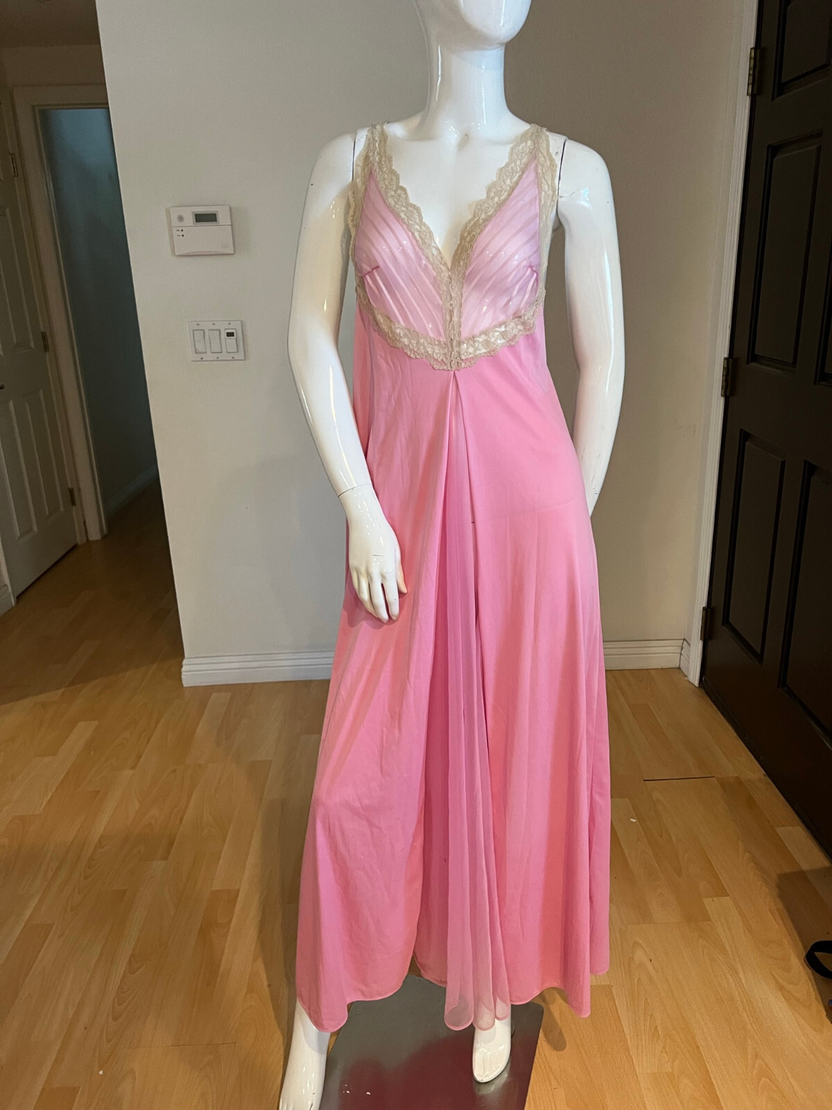 VINTAGE 1960’S GLYDON’S LACE TRIM CHIFFON NIGHT GOWN SIZE 36 / LARGE