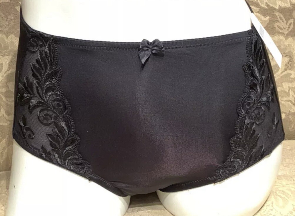 VINTAGE SOMA ~ BLACK ~ SENSUOUS LACE MODERN BRIEF PANTIES ~ SMALL