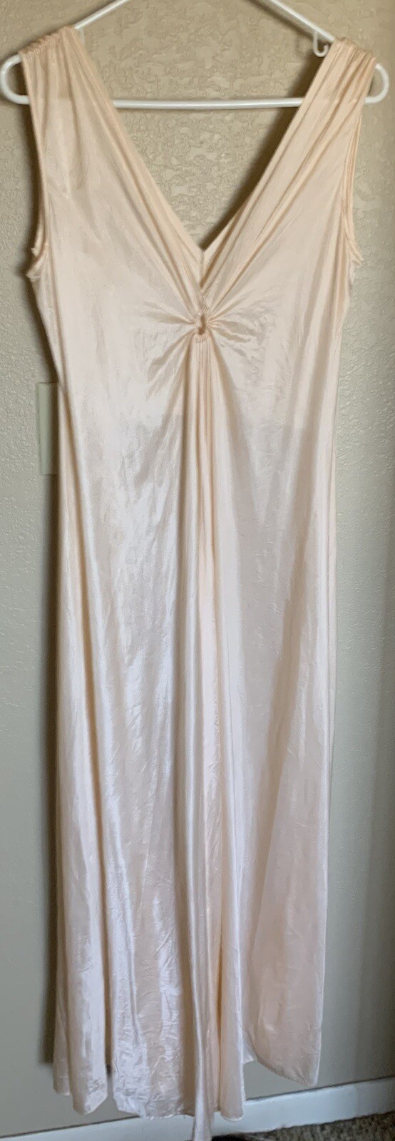 Vtg MCM Deena California Light Peach Sleeveless V-Neck Keyhole Nylon Nightgown M
