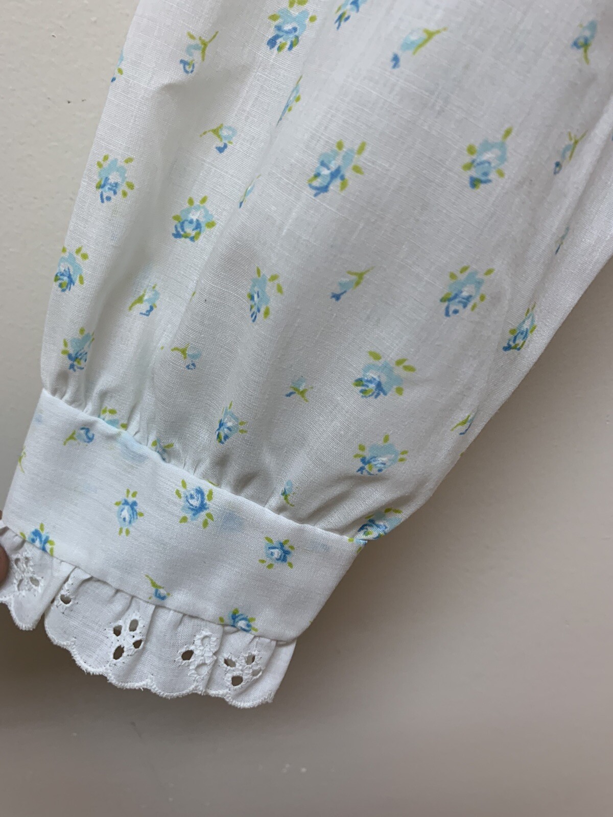 Vintage Najla New York Night Shirt Dainty Blue Floral Cotton Dacron M USA NOS